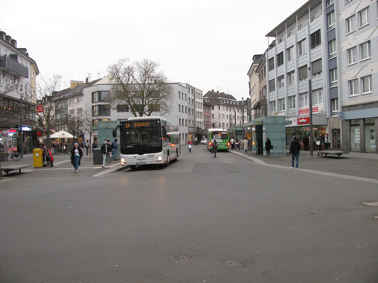 Marktplatz mit historischen Fachwerkhäusern in Gießen